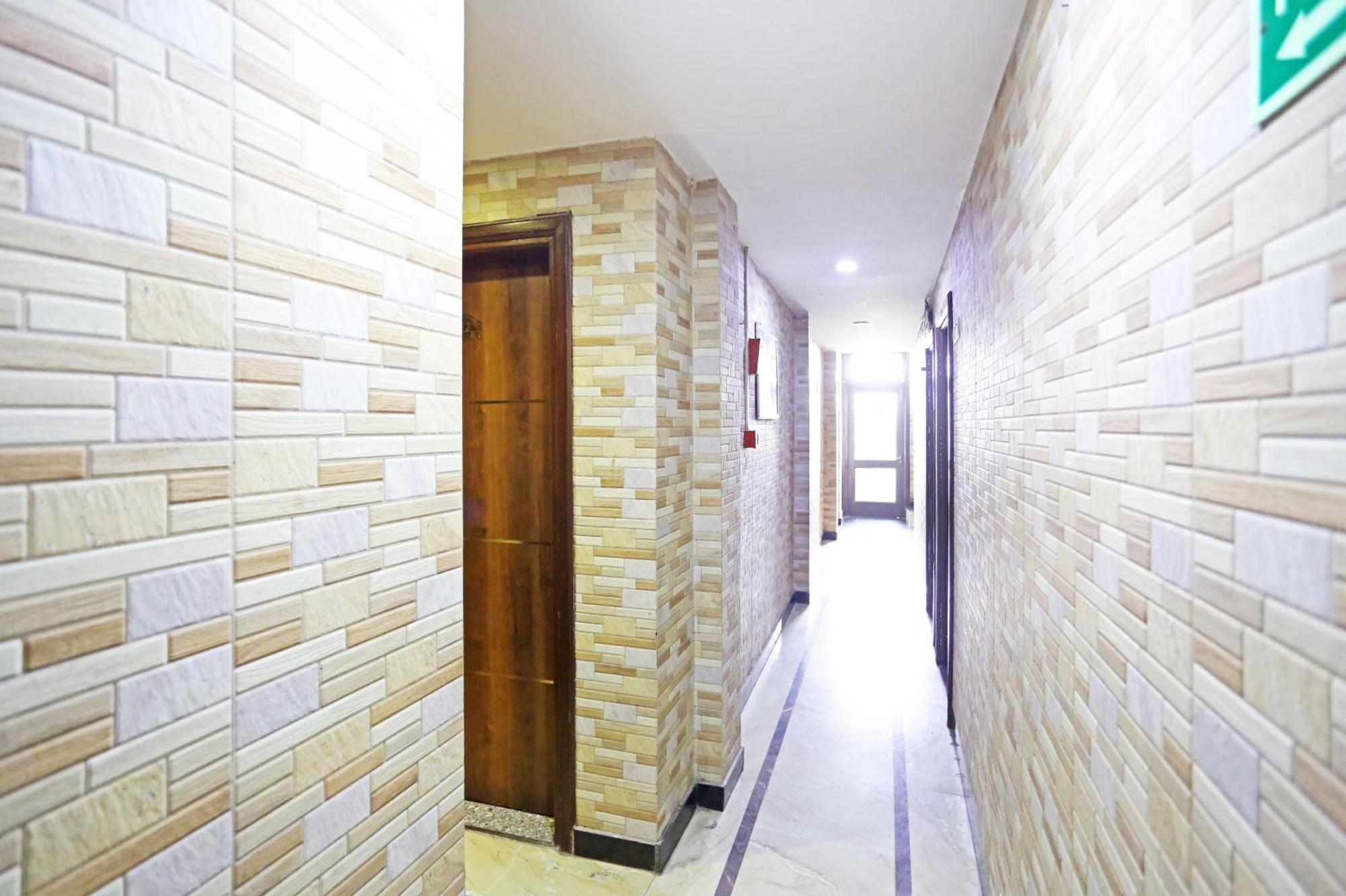 Hotel Preet Palace -5 Mints Walk From Nizamuddin Railway Station New Delhi Extérieur photo