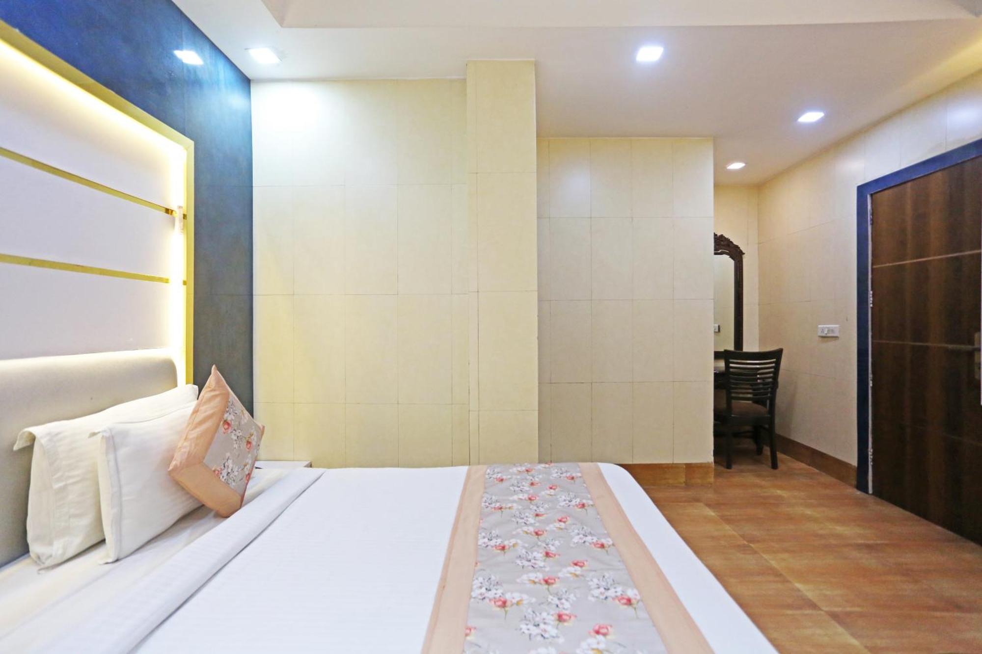 Hotel Preet Palace -5 Mints Walk From Nizamuddin Railway Station New Delhi Extérieur photo