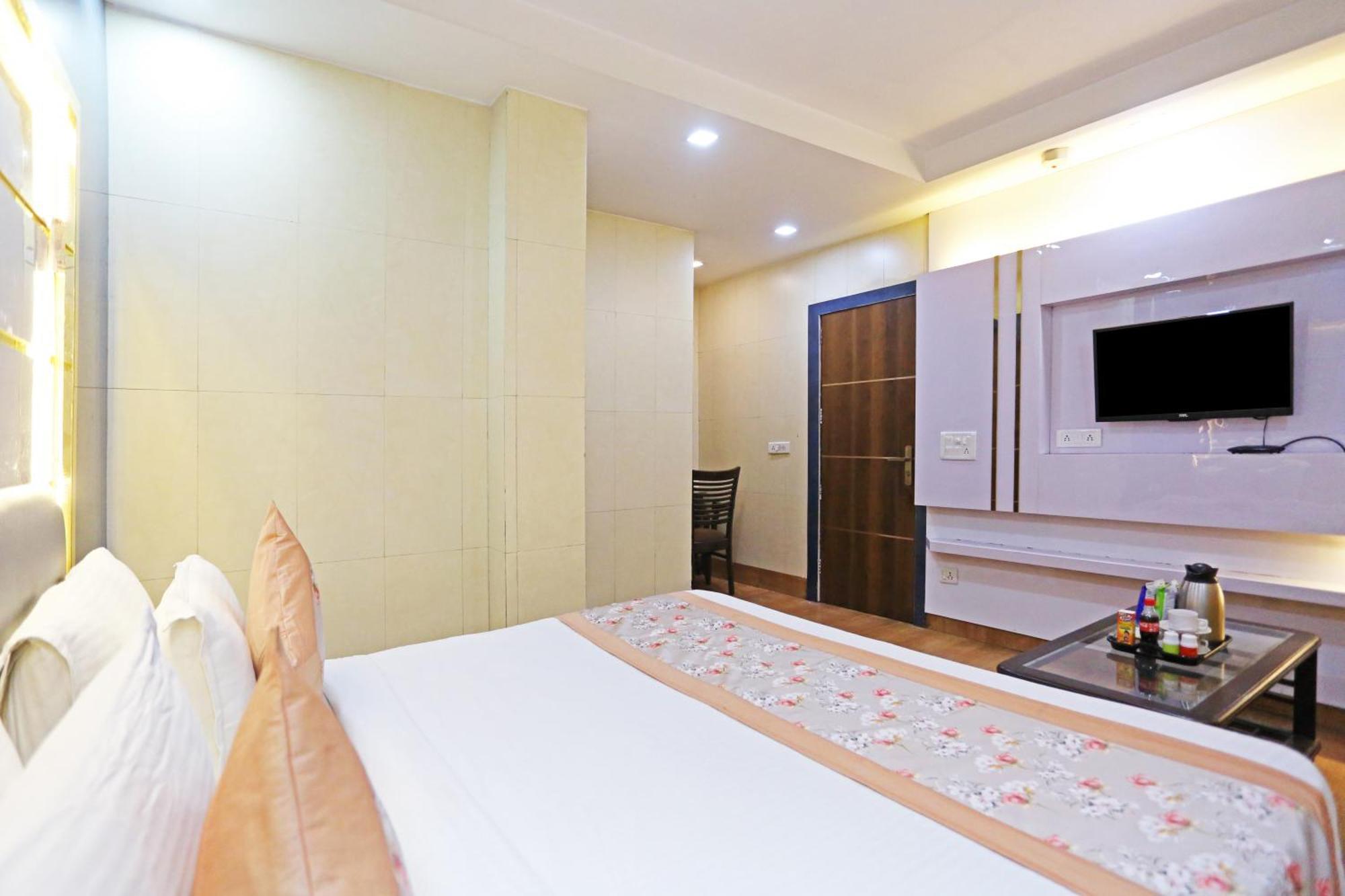 Hotel Preet Palace -5 Mints Walk From Nizamuddin Railway Station New Delhi Extérieur photo