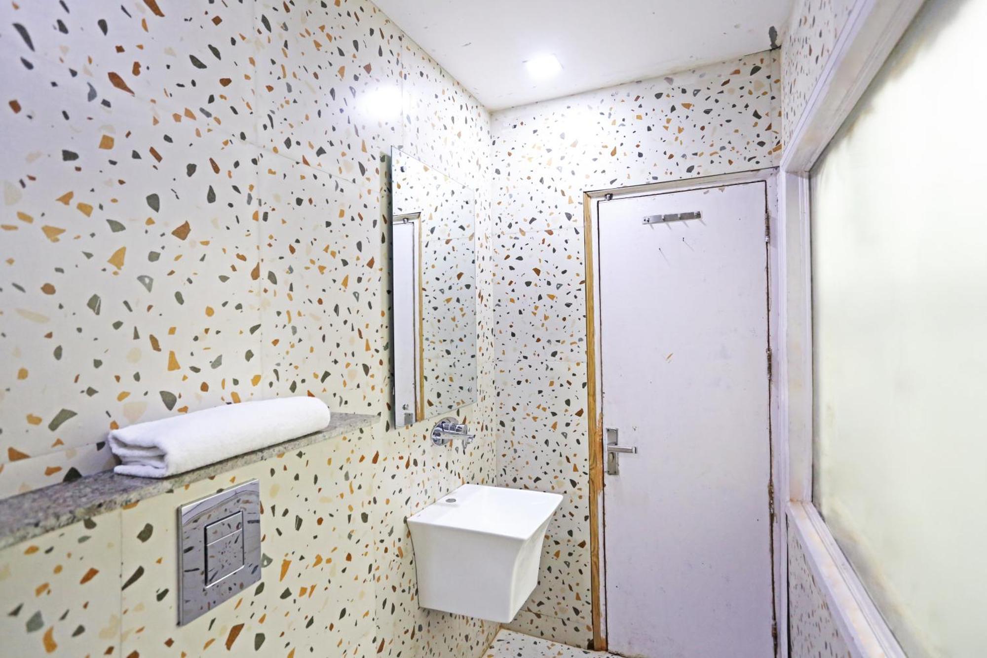 Hotel Preet Palace -5 Mints Walk From Nizamuddin Railway Station New Delhi Extérieur photo