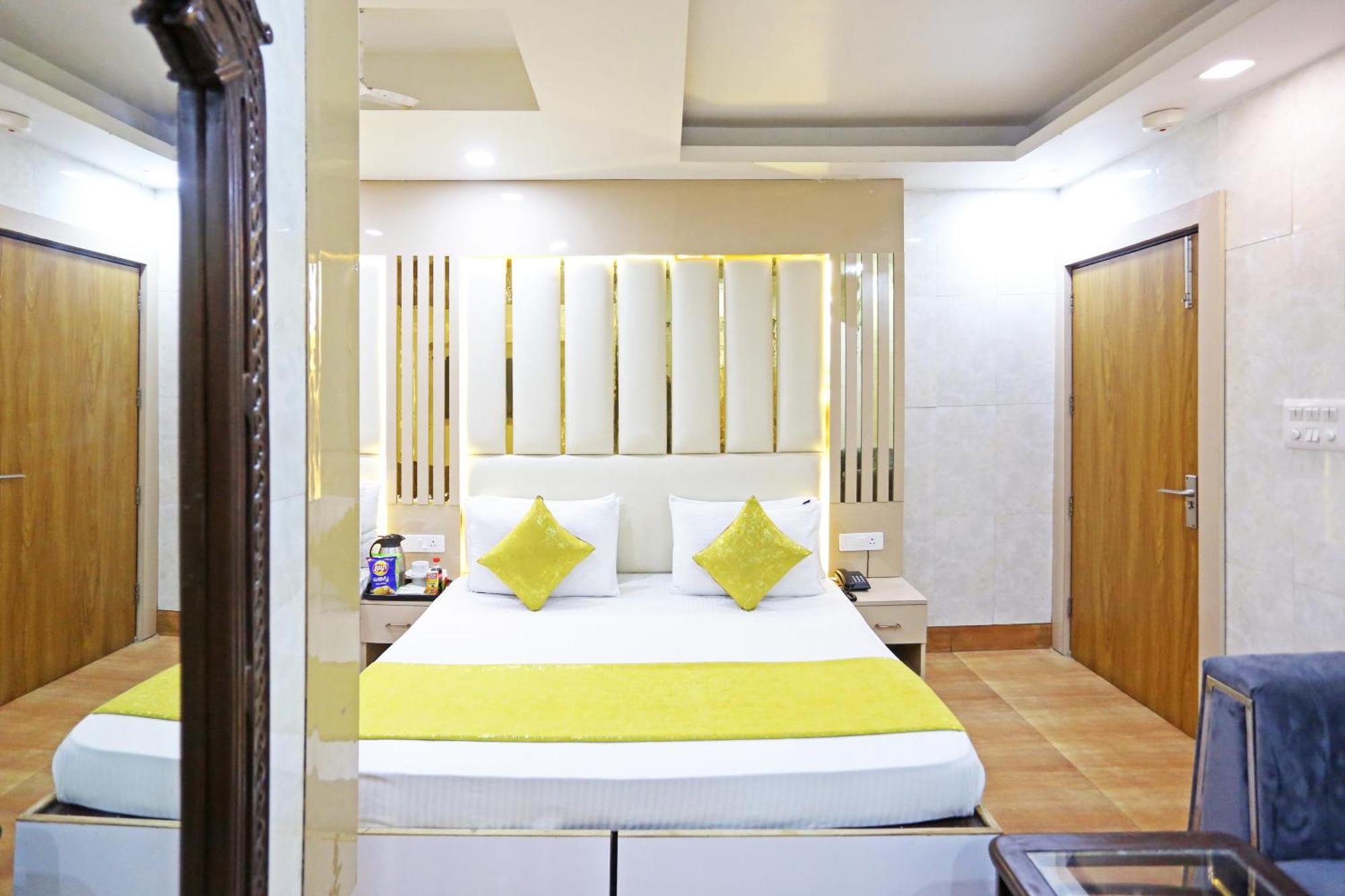 Hotel Preet Palace -5 Mints Walk From Nizamuddin Railway Station New Delhi Extérieur photo
